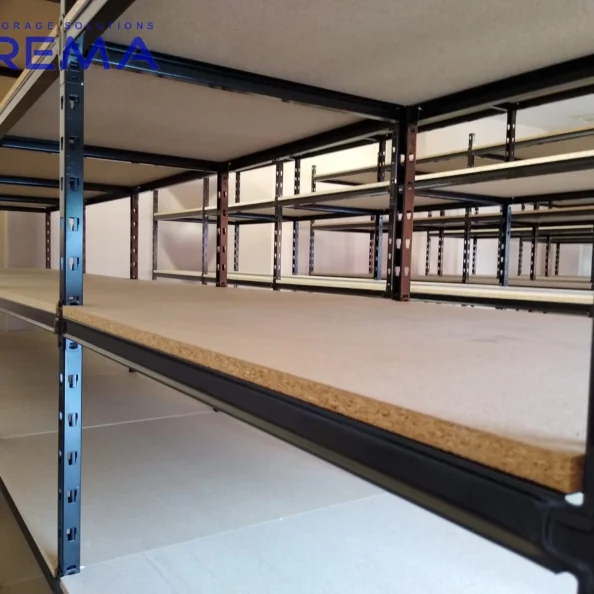 Półki regałów w systemie dostawnym