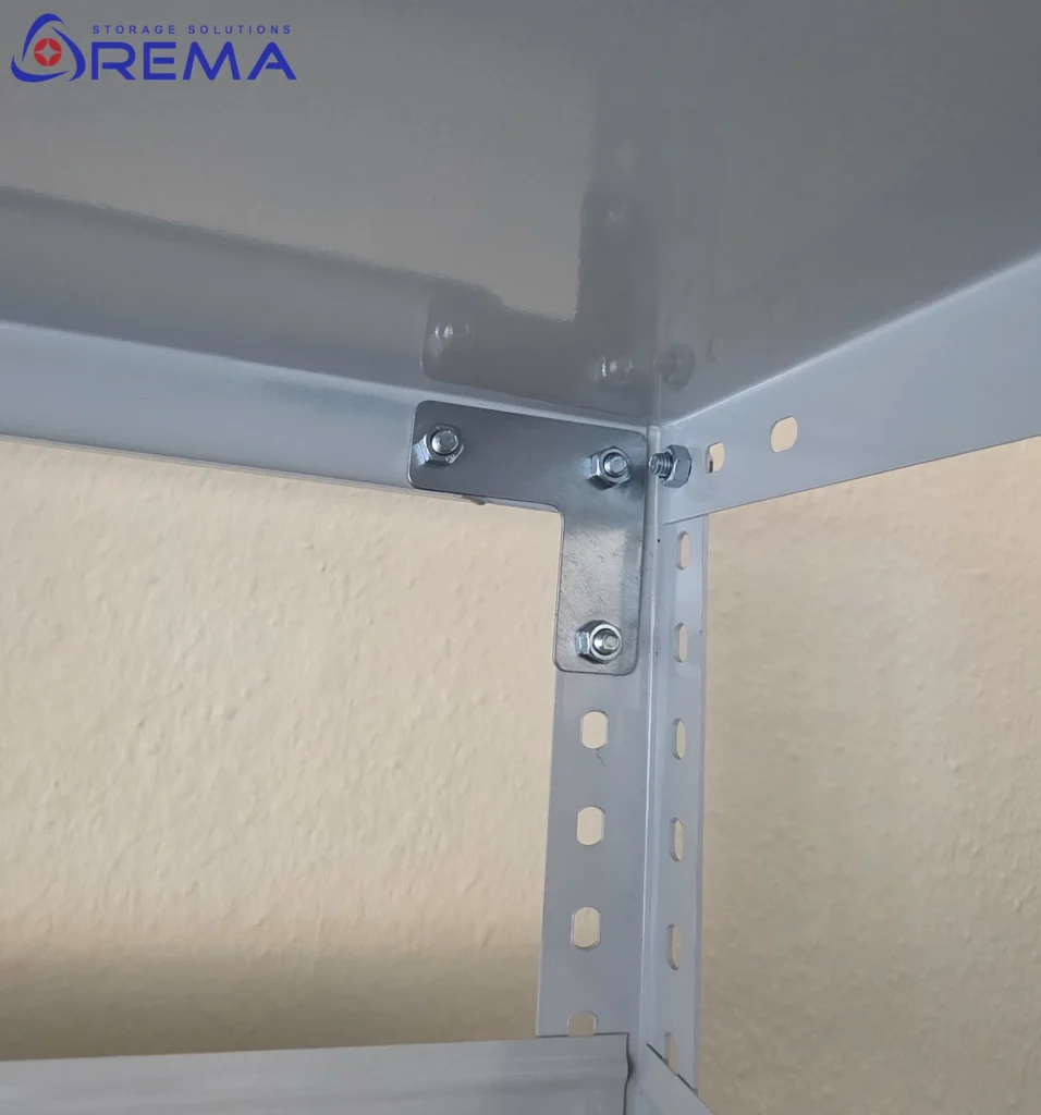 wzmocnienie pod półką w regałach skręcanych