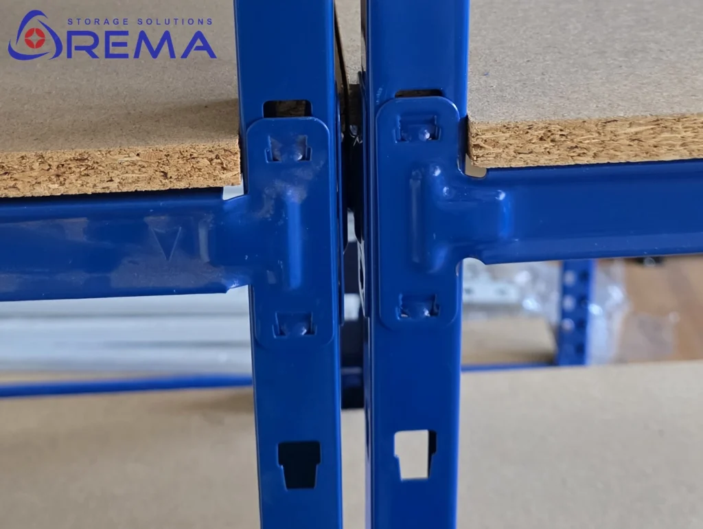 system zaczepowo-wtykowy w regałach DELTA