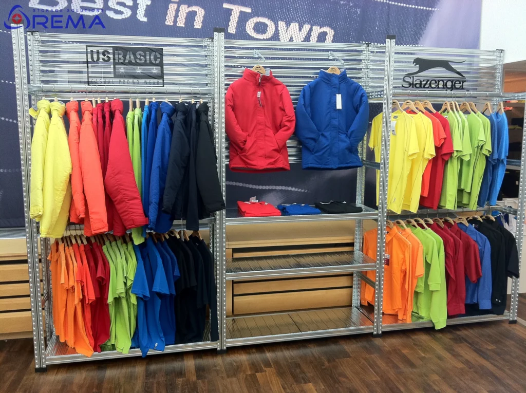 regał ekspozycyjny na ubrania