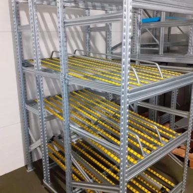 regał rolkowy z separatorami