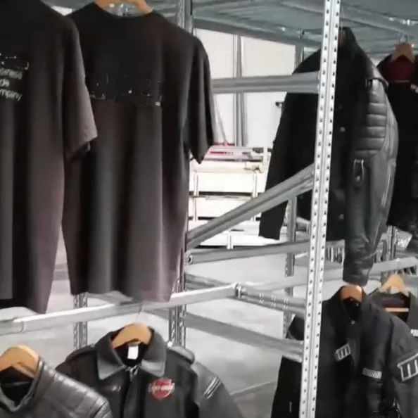 regały na odzież z drązkami