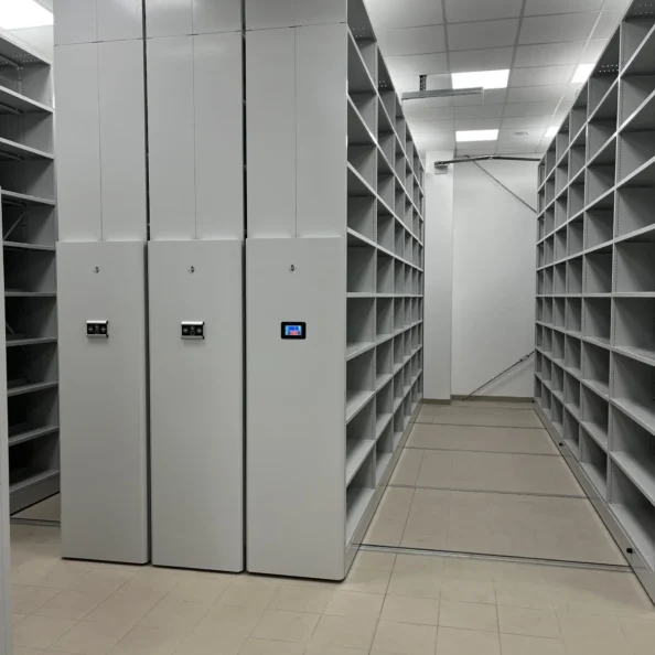 regały jezdne elektryczne w biurze