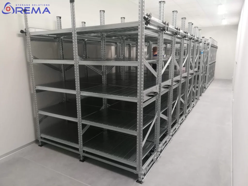 regały mobilne magazynowe ciąg