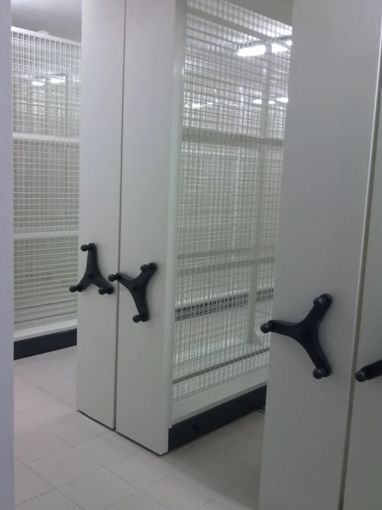 regały przejezdne na obrazy i mapy