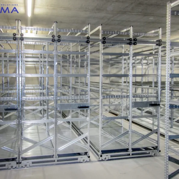 regały przesuwne na odzież z drążkami