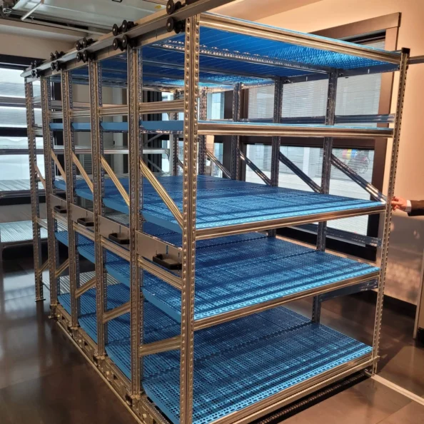 regały przesuwne PCV w magazynie
