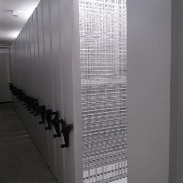 regały przejezdne na obrazy i mapy