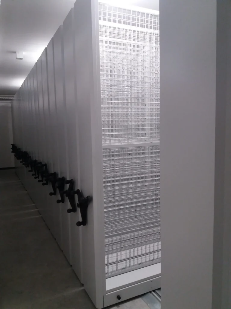 regały przejezdne na obrazy i mapy