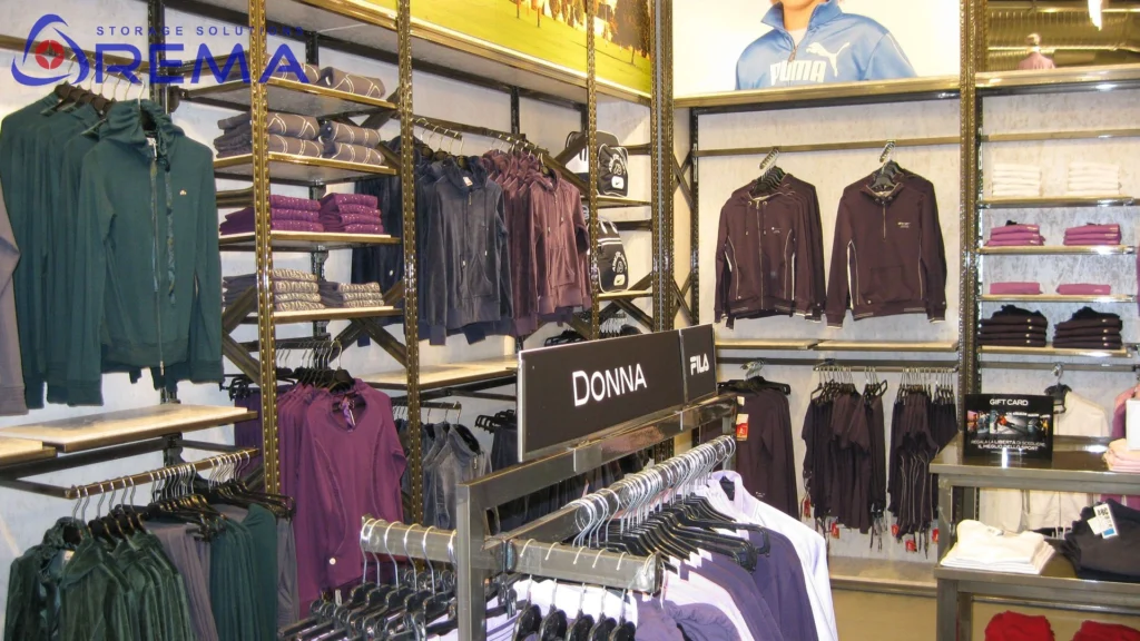 regały industrialne w sklepie