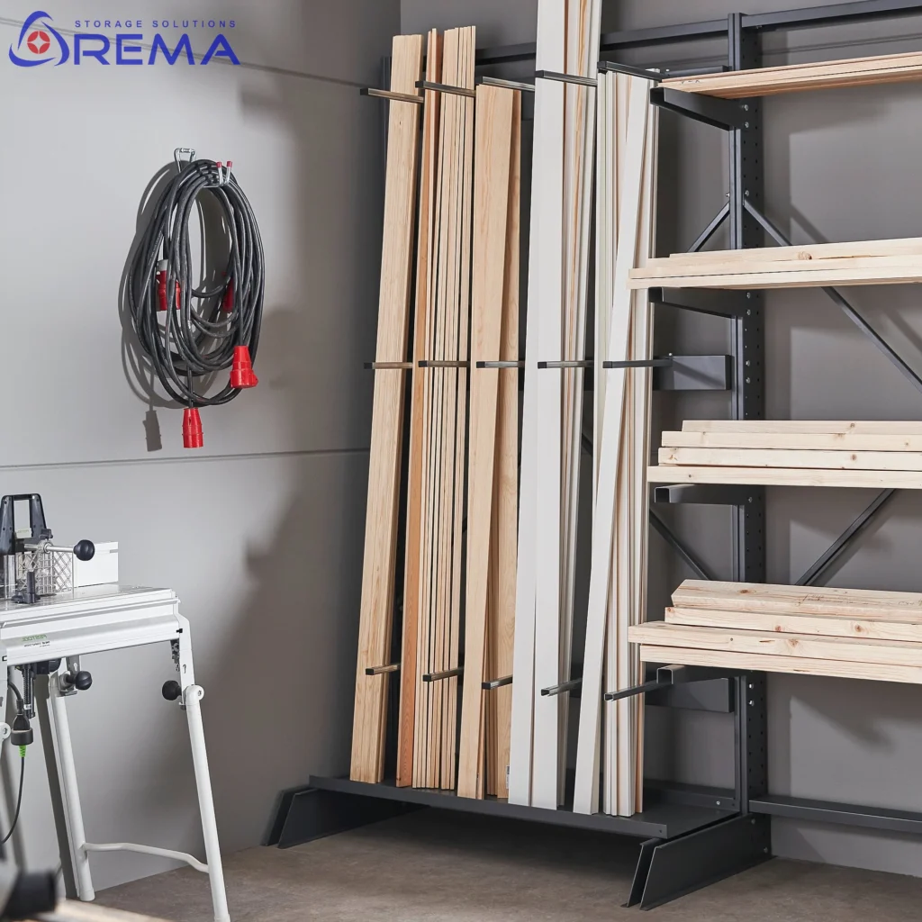 regał wspornikowy pionowy w ciągu ze wspornikowym