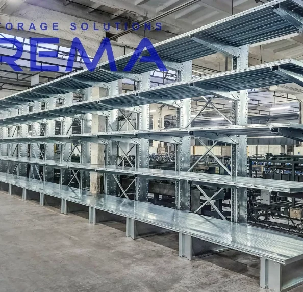 półki w regałach wspornikowych