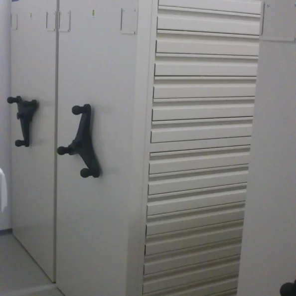 regały przesuwne z szufladami niskimi